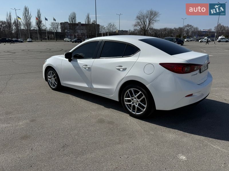 Седан Mazda 3 2016 в Днепре