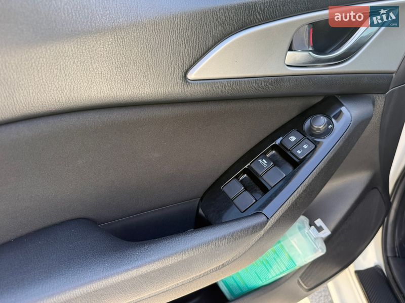 Седан Mazda 3 2016 в Днепре