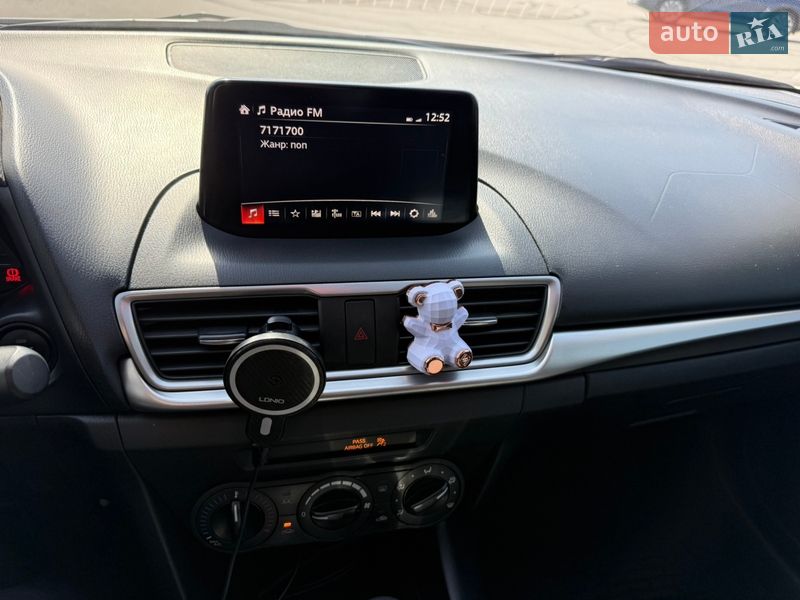 Седан Mazda 3 2016 в Днепре