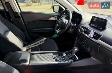Седан Mazda 3 2016 в Днепре