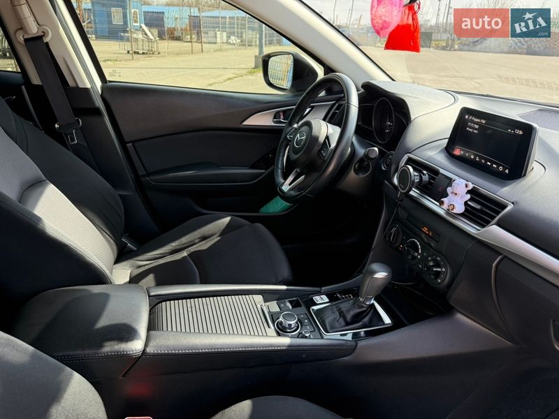Седан Mazda 3 2016 в Днепре
