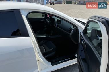 Седан Mazda 3 2016 в Днепре