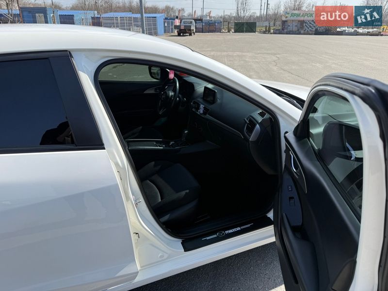 Седан Mazda 3 2016 в Днепре