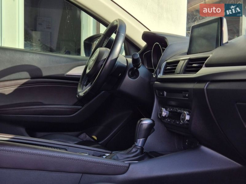 Седан Mazda 3 2018 в Запоріжжі