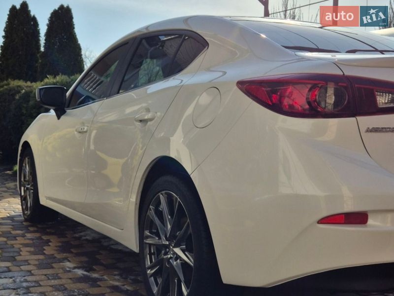 Седан Mazda 3 2018 в Запоріжжі