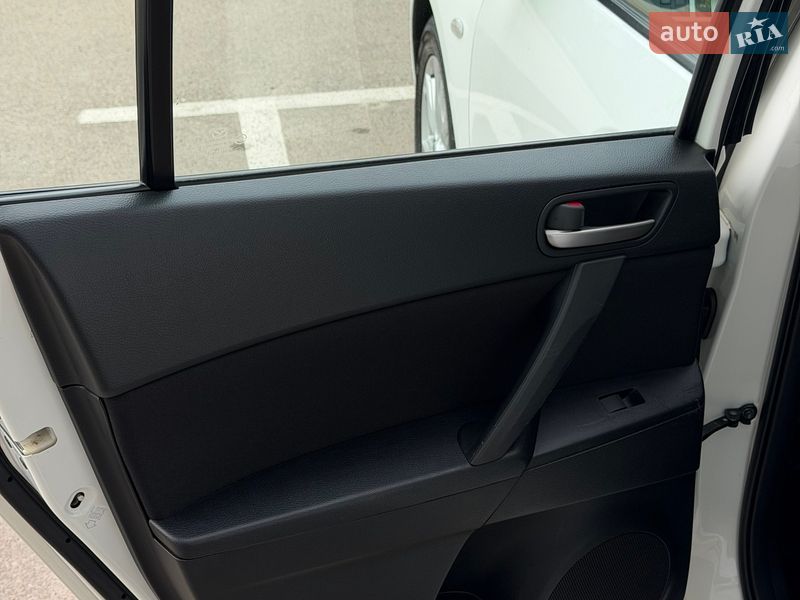 Седан Mazda 3 2011 в Киеве фото 30 Седан Mazda 3 2011 в Киеве