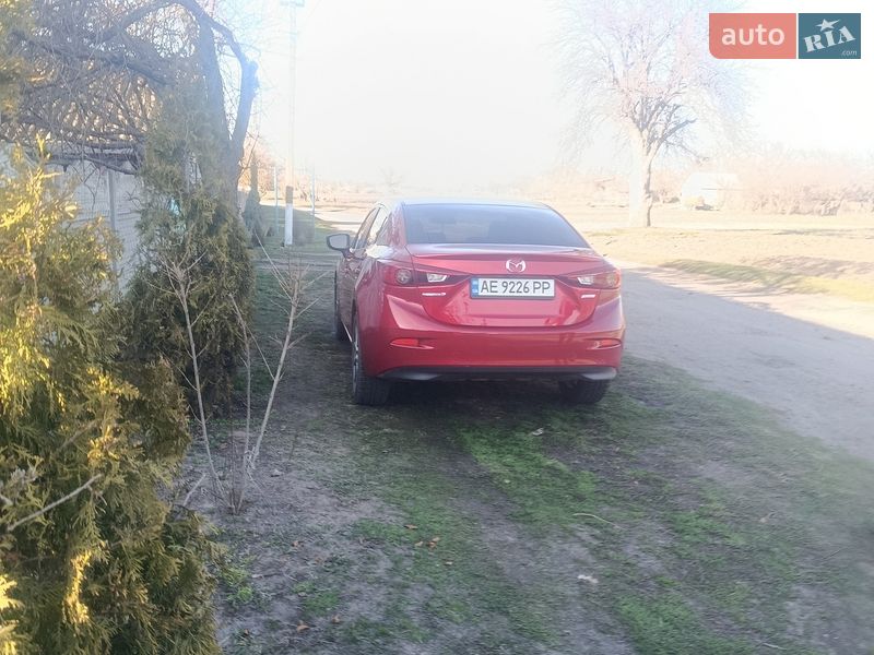 Седан Mazda 3 2018 в Валках