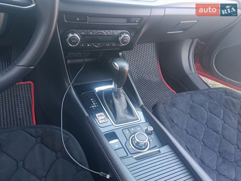 Седан Mazda 3 2018 в Валках