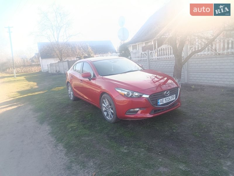 Седан Mazda 3 2018 в Валках