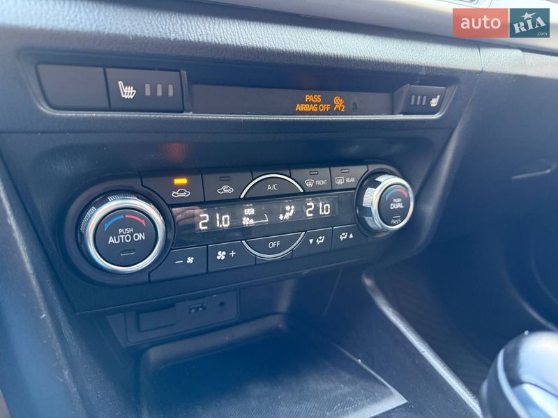 Седан Mazda 3 2018 в Днепре