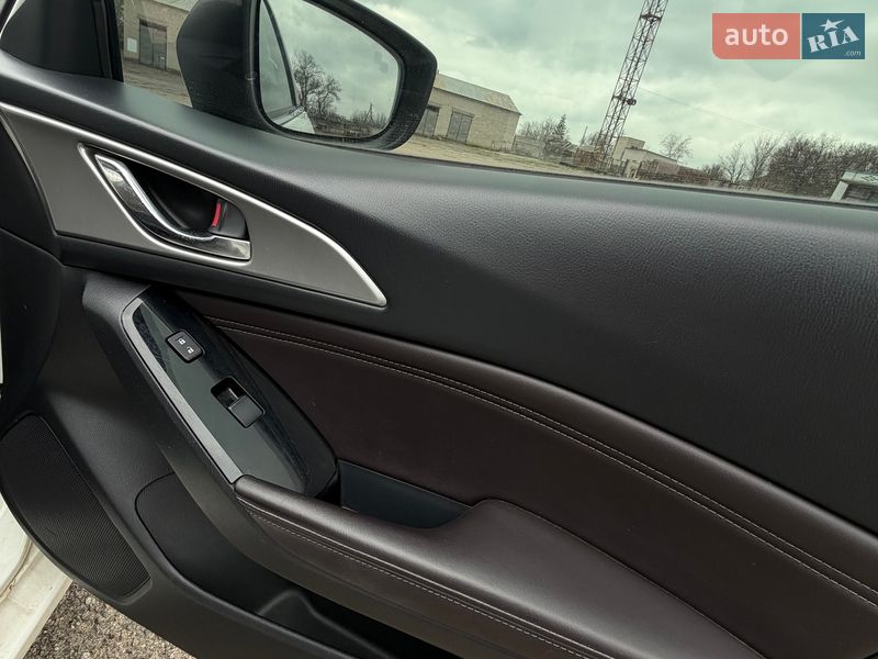 Хэтчбек Mazda 3 2018 в Новой Одессе фото 11 Хэтчбек Mazda 3 2018 в Новой Одессе