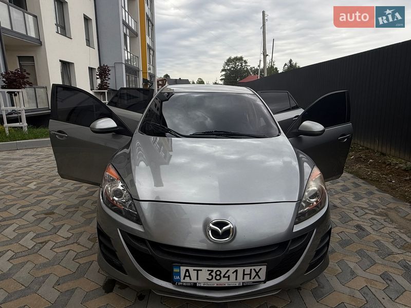 Хэтчбек Mazda 3 2010 в Надворной