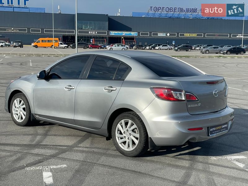 Седан Mazda 3 2012 в Днепре