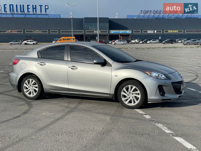 Седан Mazda 3 2012 в Днепре