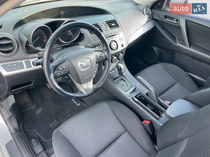 Седан Mazda 3 2012 в Днепре