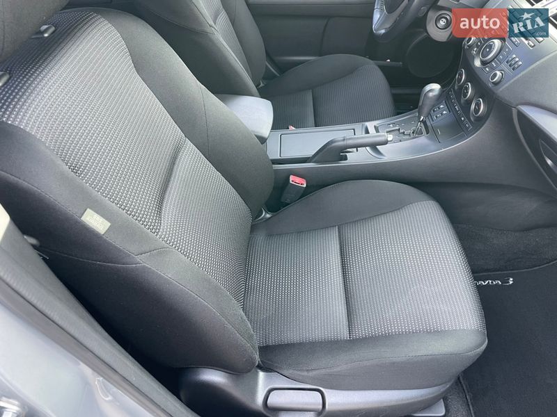 Седан Mazda 3 2012 в Днепре
