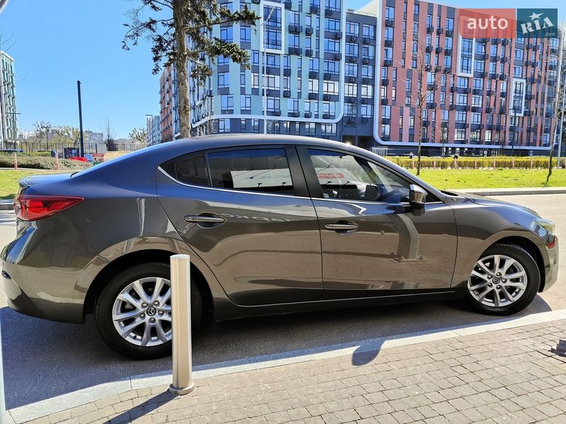 Седан Mazda 3 2017 в Киеве