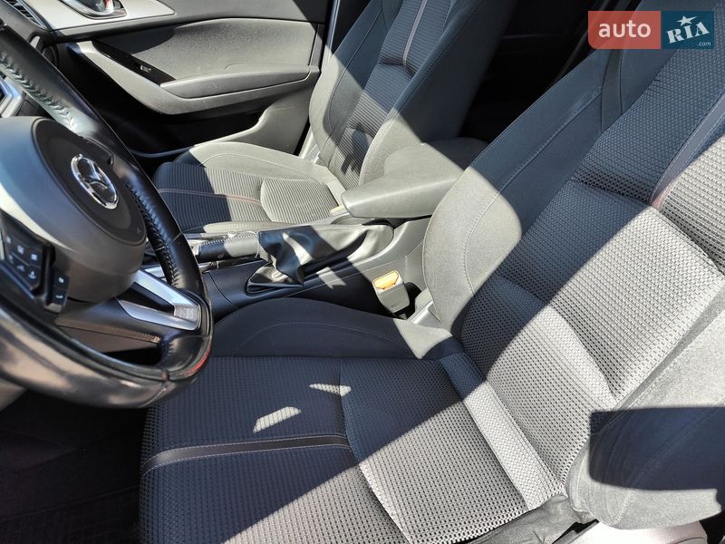 Седан Mazda 3 2017 в Киеве
