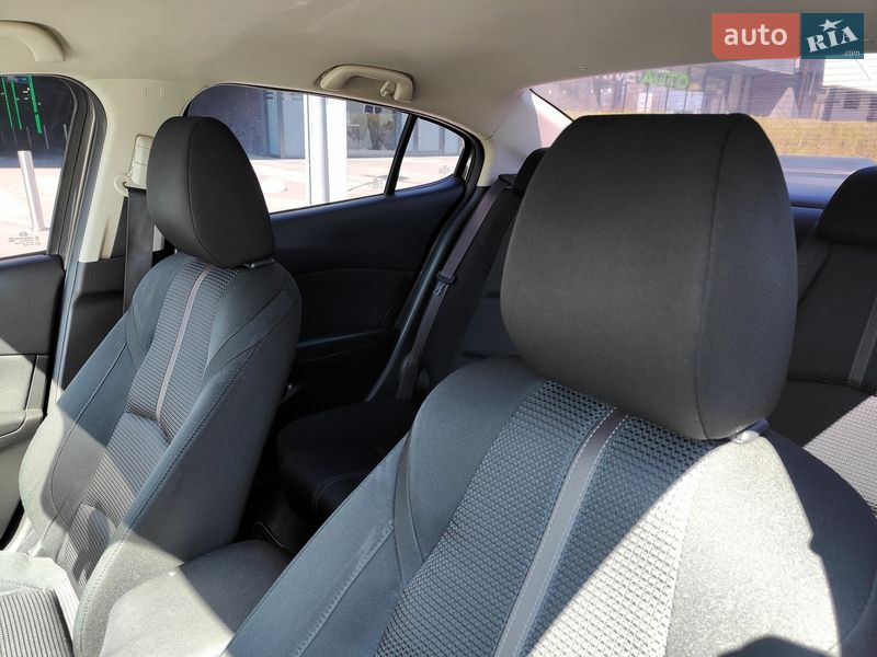 Седан Mazda 3 2017 в Киеве