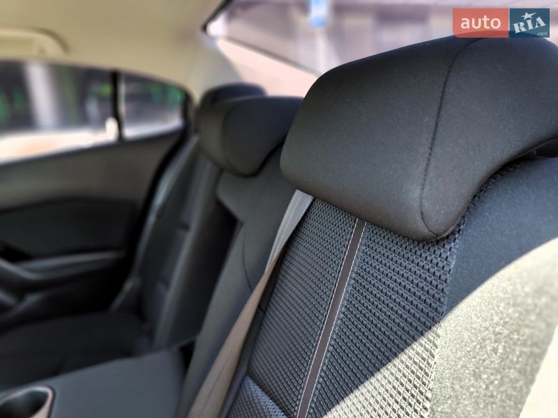 Седан Mazda 3 2017 в Киеве