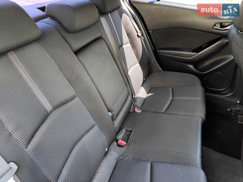 Седан Mazda 3 2017 в Киеве