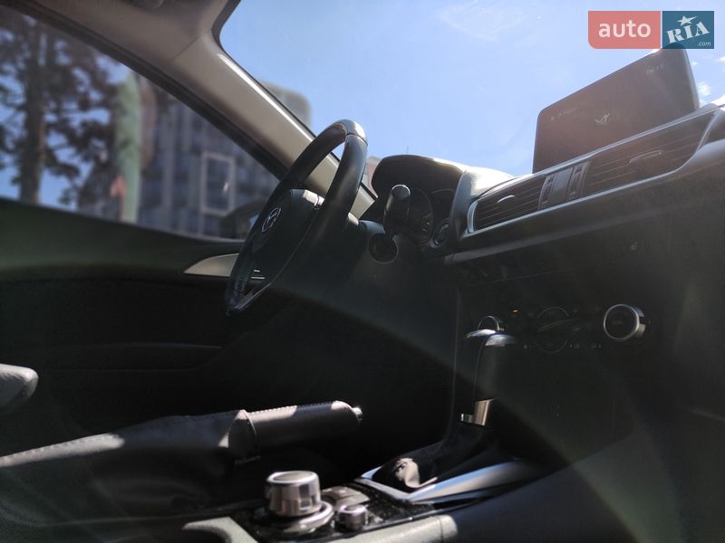 Седан Mazda 3 2017 в Киеве