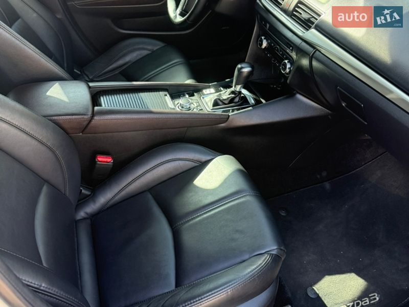 Седан Mazda 3 2018 в Николаеве