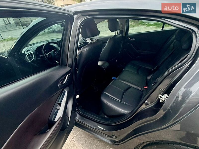 Хэтчбек Mazda 3 2017 в Днепре