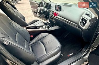Хэтчбек Mazda 3 2017 в Днепре
