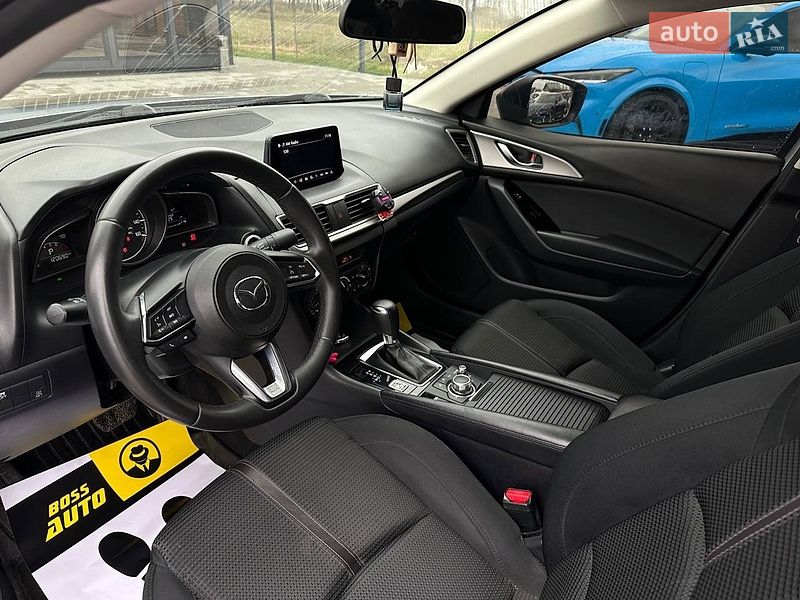 Седан Mazda 3 2017 в Ивано-Франковске