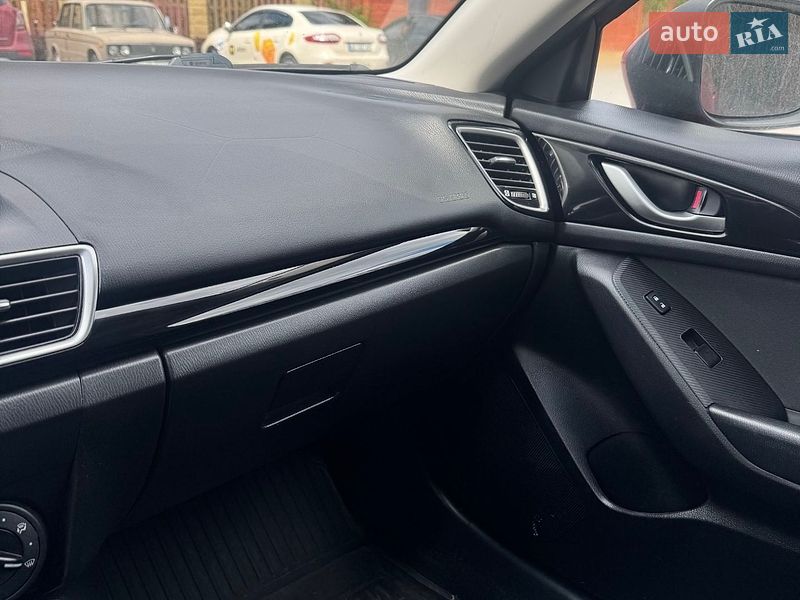 Хетчбек Mazda 3 2016 в Дніпрі фото 36 Хетчбек Mazda 3 2016 в Дніпрі