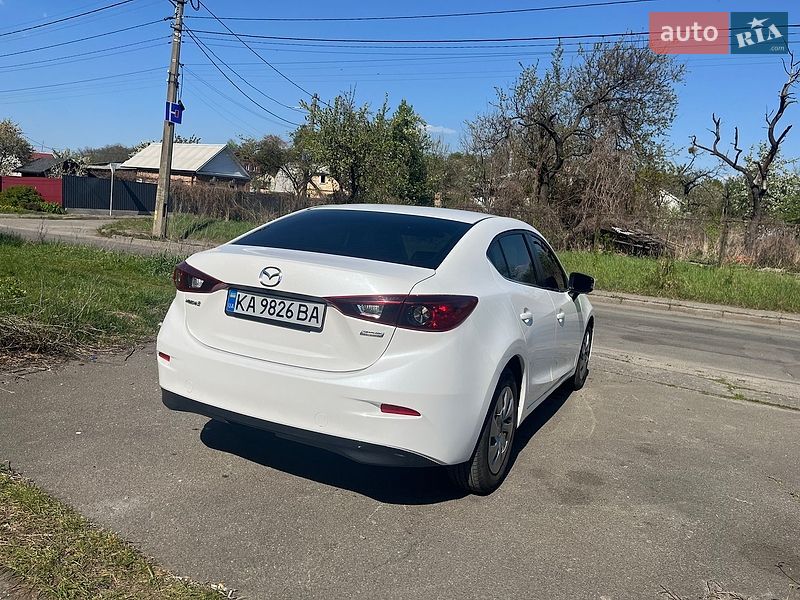 Седан Mazda 3 2015 в Киеве
