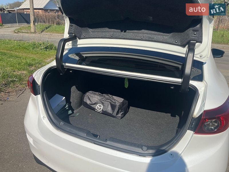 Седан Mazda 3 2015 в Киеве