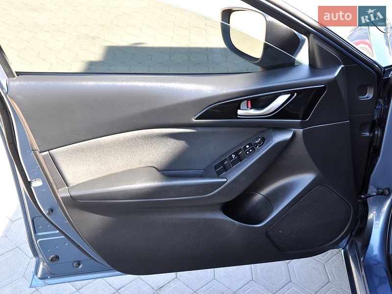 Седан Mazda 3 2016 в Львове