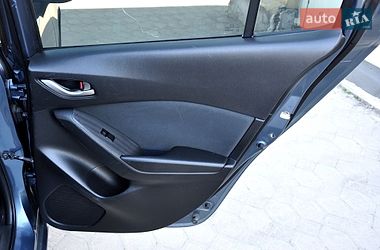 Седан Mazda 3 2016 в Львове