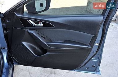 Седан Mazda 3 2016 в Львове