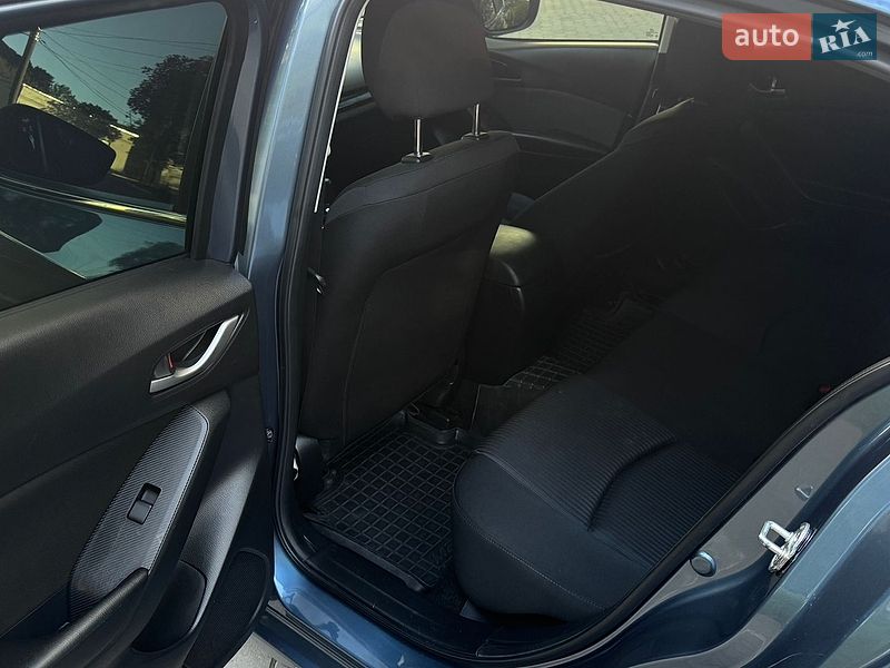 Седан Mazda 3 2016 в Черноморске