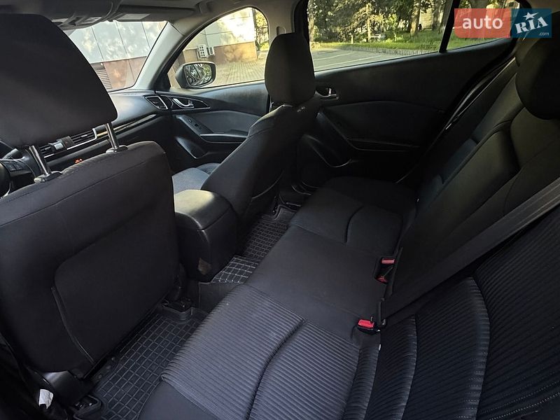 Седан Mazda 3 2016 в Черноморске