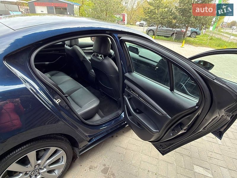 Седан Mazda 3 2023 в Львове