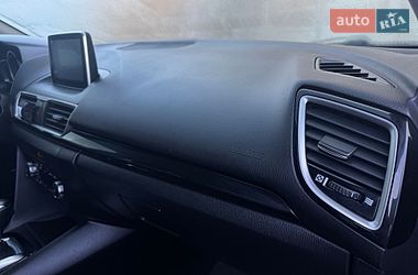 Седан Mazda 3 2016 в Черноморске