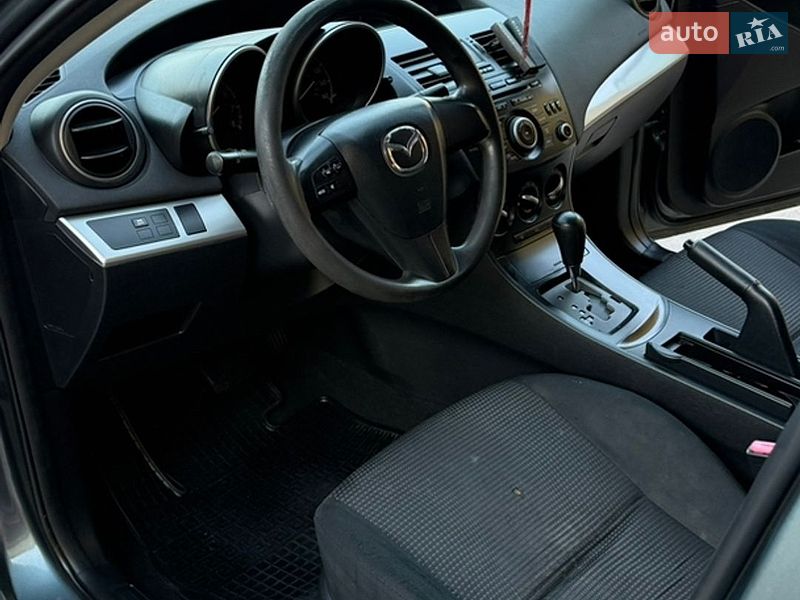 Седан Mazda 3 2012 в Бориславі