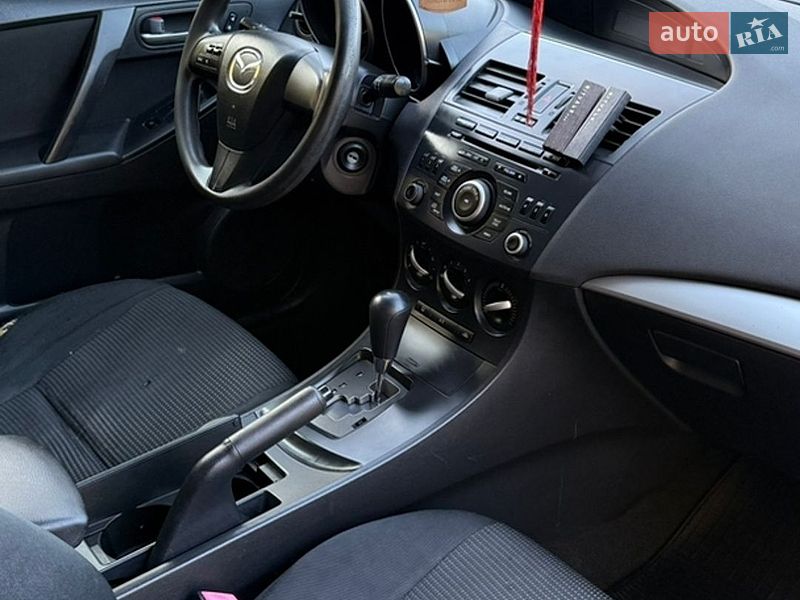 Седан Mazda 3 2012 в Бориславі