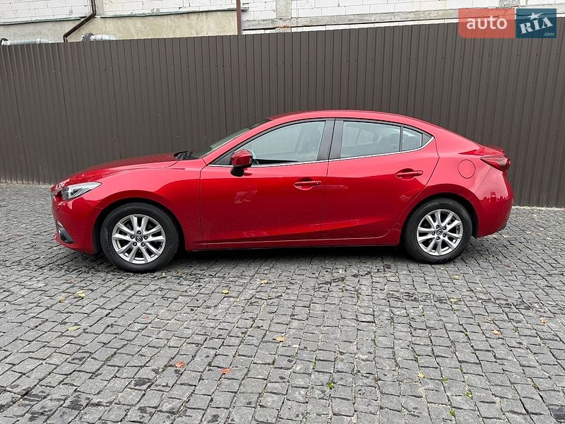 Седан Mazda 3 2016 в Киеве