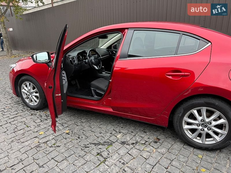 Седан Mazda 3 2016 в Киеве