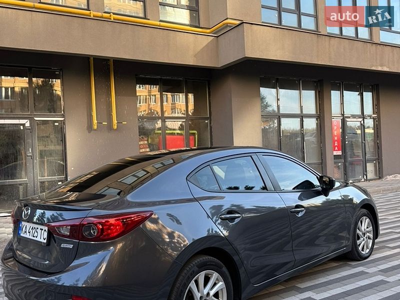 Седан Mazda 3 2016 в Киеве