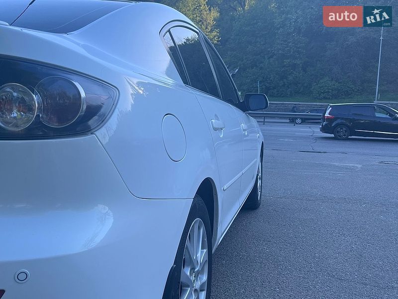 Седан Mazda 3 2008 в Новоселках