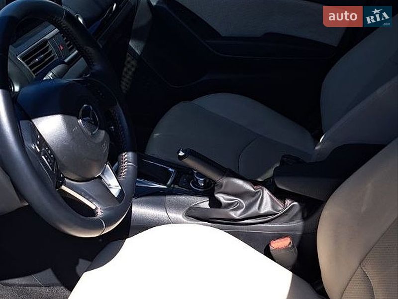 Седан Mazda 3 2015 в Львові