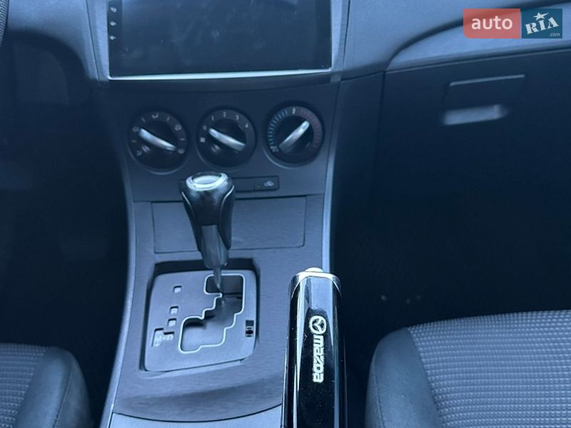 Седан Mazda 3 2012 в Днепре