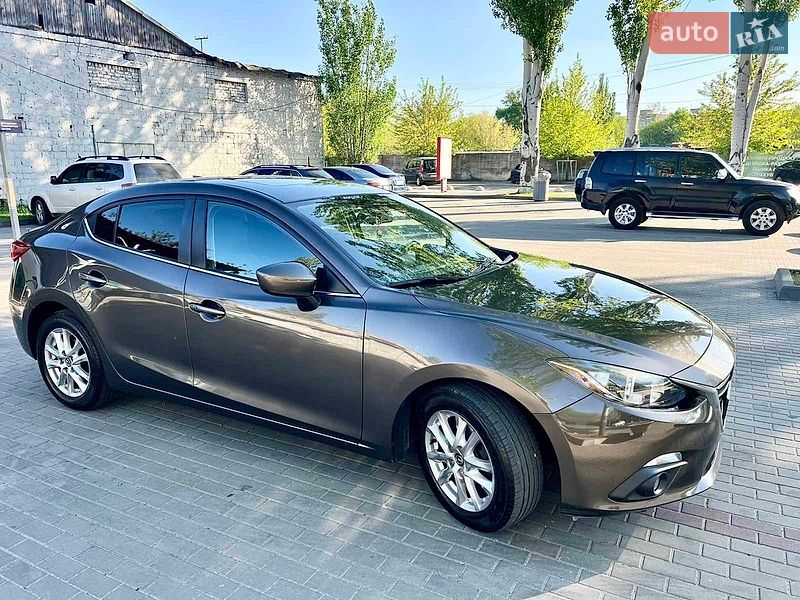 Седан Mazda 3 2015 в Днепре