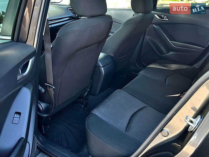 Седан Mazda 3 2015 в Днепре